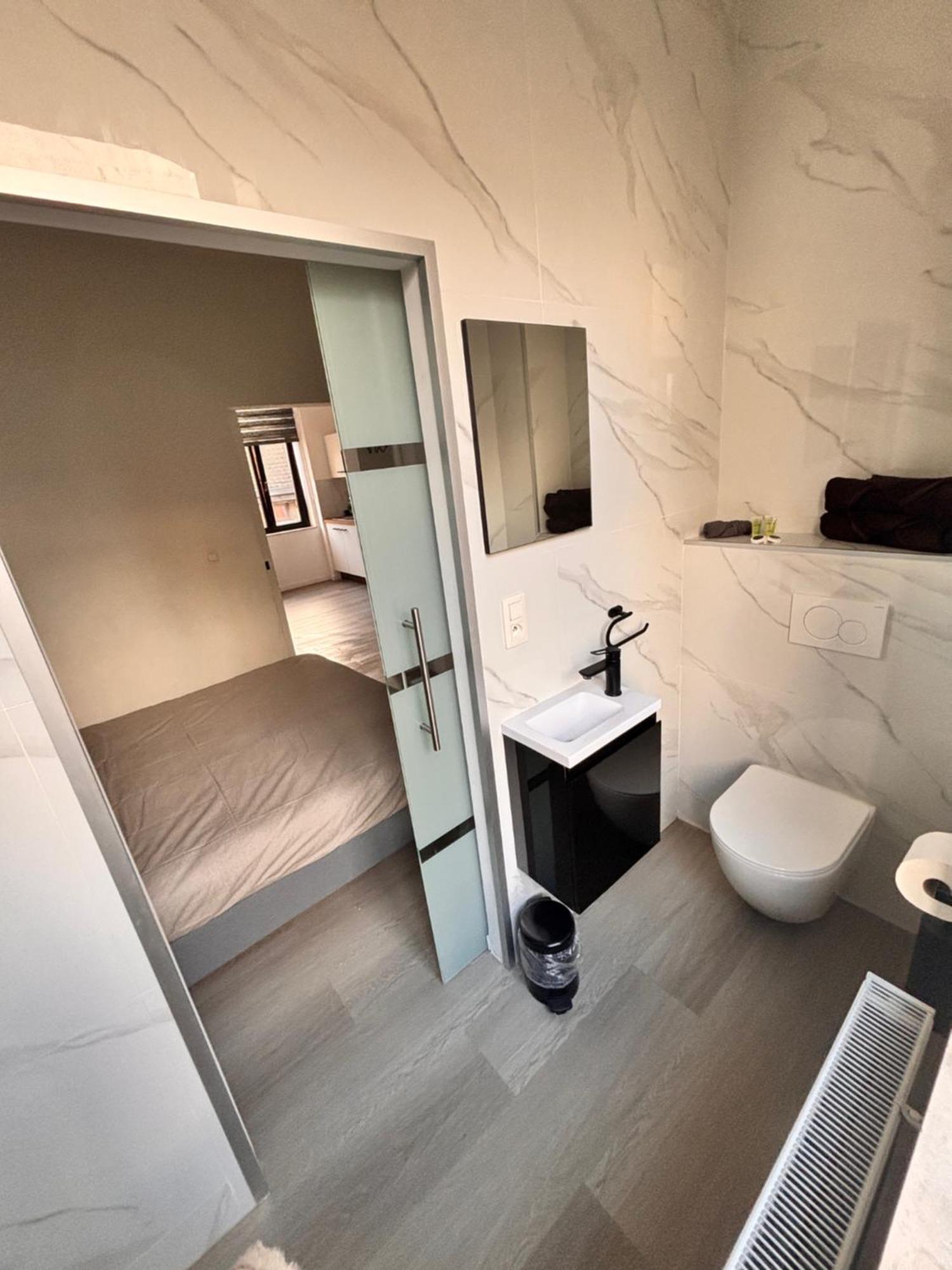 Foursuites เลียจ ภายนอก รูปภาพ